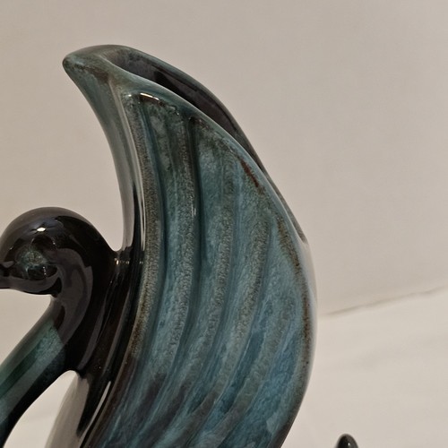 Vintage Blue Mountain Pottery SWAN VASE Green Blue Glaze 8” Tall BEAUTIFUL ✨️ - Picture 4 of 17