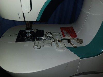 Nähmaschine SINGER M 3305  Jeans Leder Seide Baumwolle Mehr da!