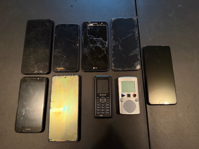 LG Motorola Samsung Kyocera Cell Phone Mixed Lot w/ Olympus Recorder FOXX