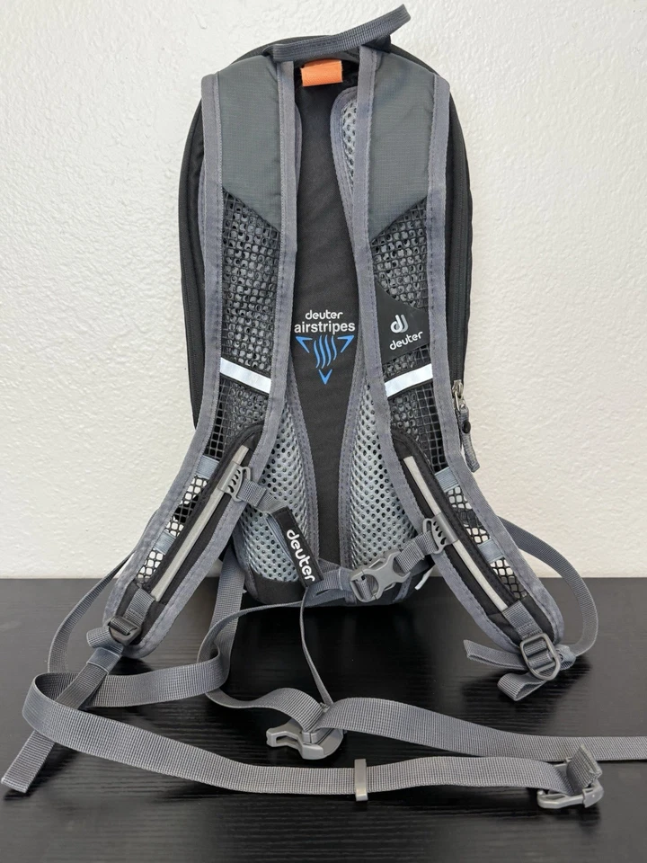 Deuter Compact Lite 3.0 Hydration Backpack Black/White – 3L Streamer Reservoir - Image 3 of 4