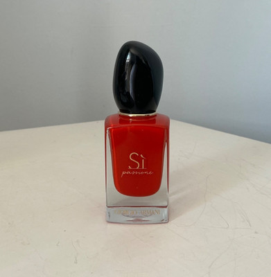 Leerer Giorgio Armani Parfum Flakon Si passione Rot Glas