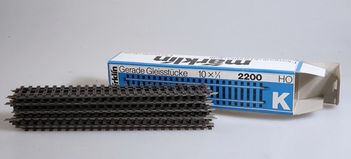(0658) Märklin H0 2200, K-Gleis Vollprofil 10 Stk. gerades unbespielt 180 mm OVP | Condition: Gebraucht