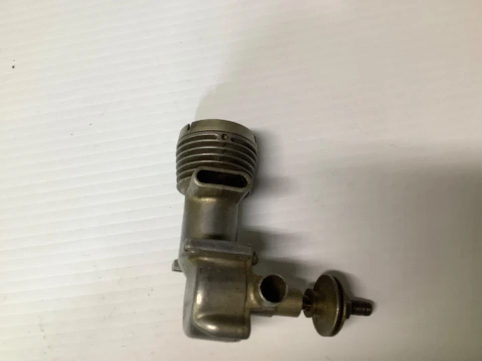 1940s Cannon 300 Spark Model Engine S/N 010134 - Image 2 of 3