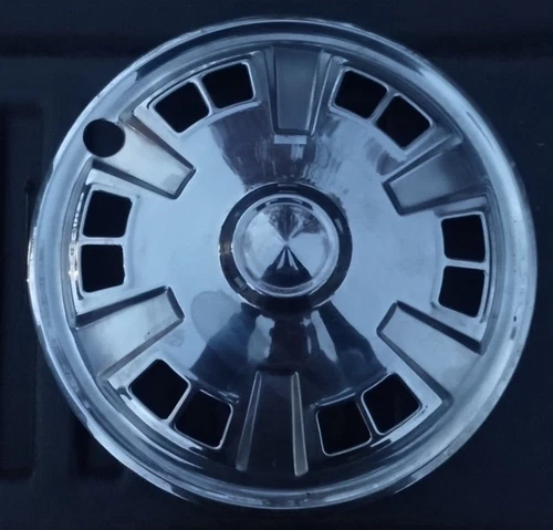 Toyota Corolla 1971 1972 hubcap