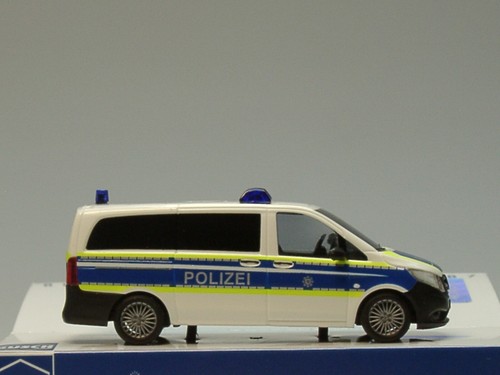 Busch Mercedes Vito Bundestagspolizei, uniformiert - 51100-197 - 1:87 - Bild 2 von 6
