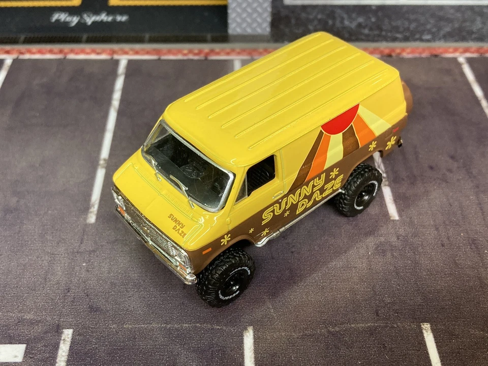 1971 Chevy Van Lifted 4x4 Truck 1/64 Diecast Custom M2 Machines Customized 4WD - Image 2 of 4