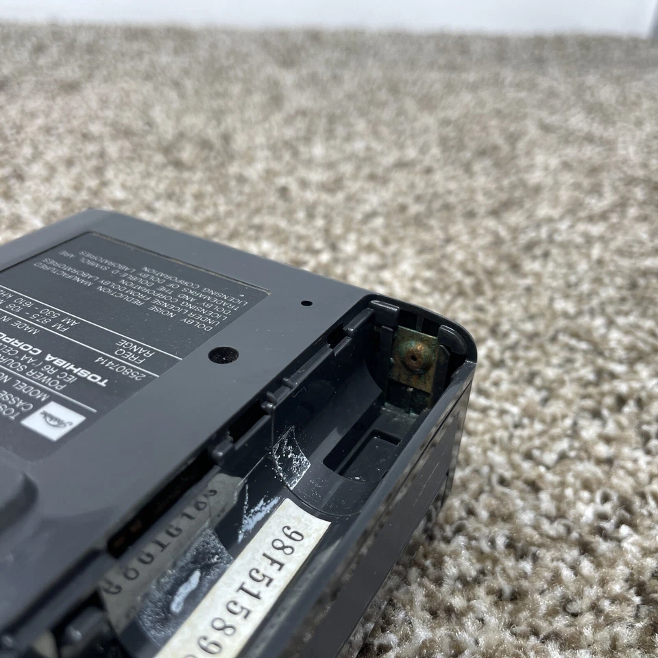 Walkman toca-fitas cassete pessoal Toshiba KT-4548 para peças - Imagem 4 de 4