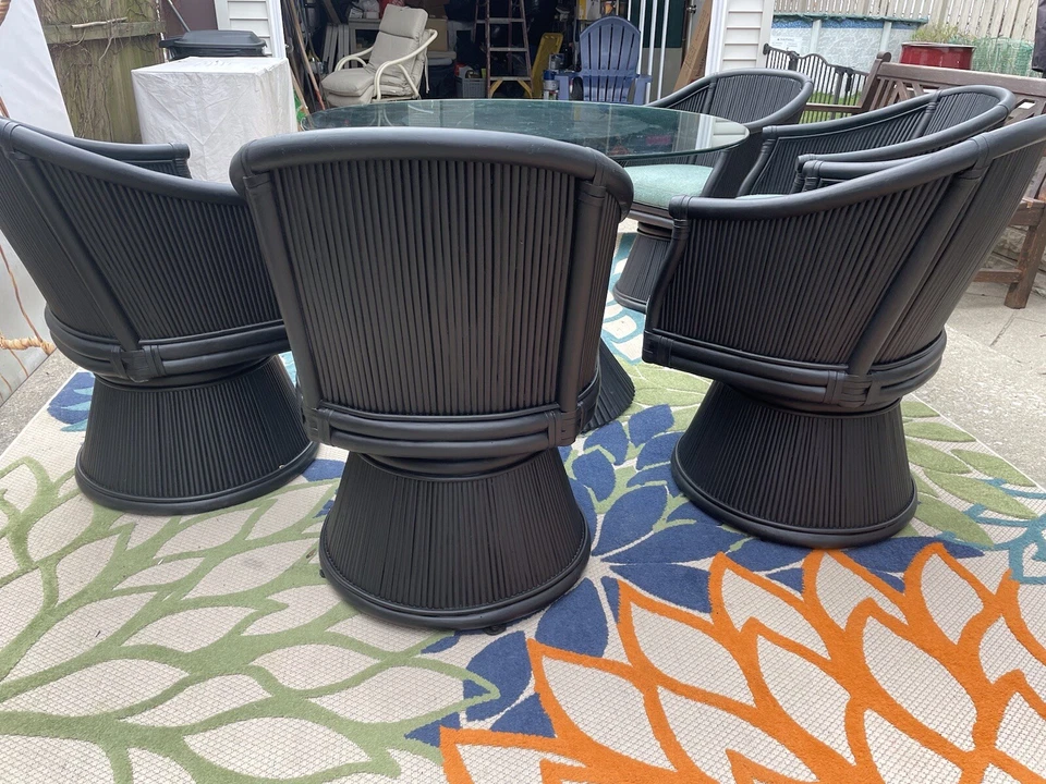 MESA MCGUIRE BAMBÚ RATÁN CON 5 SILLAS GIRATORIAS Foto 4 de 4