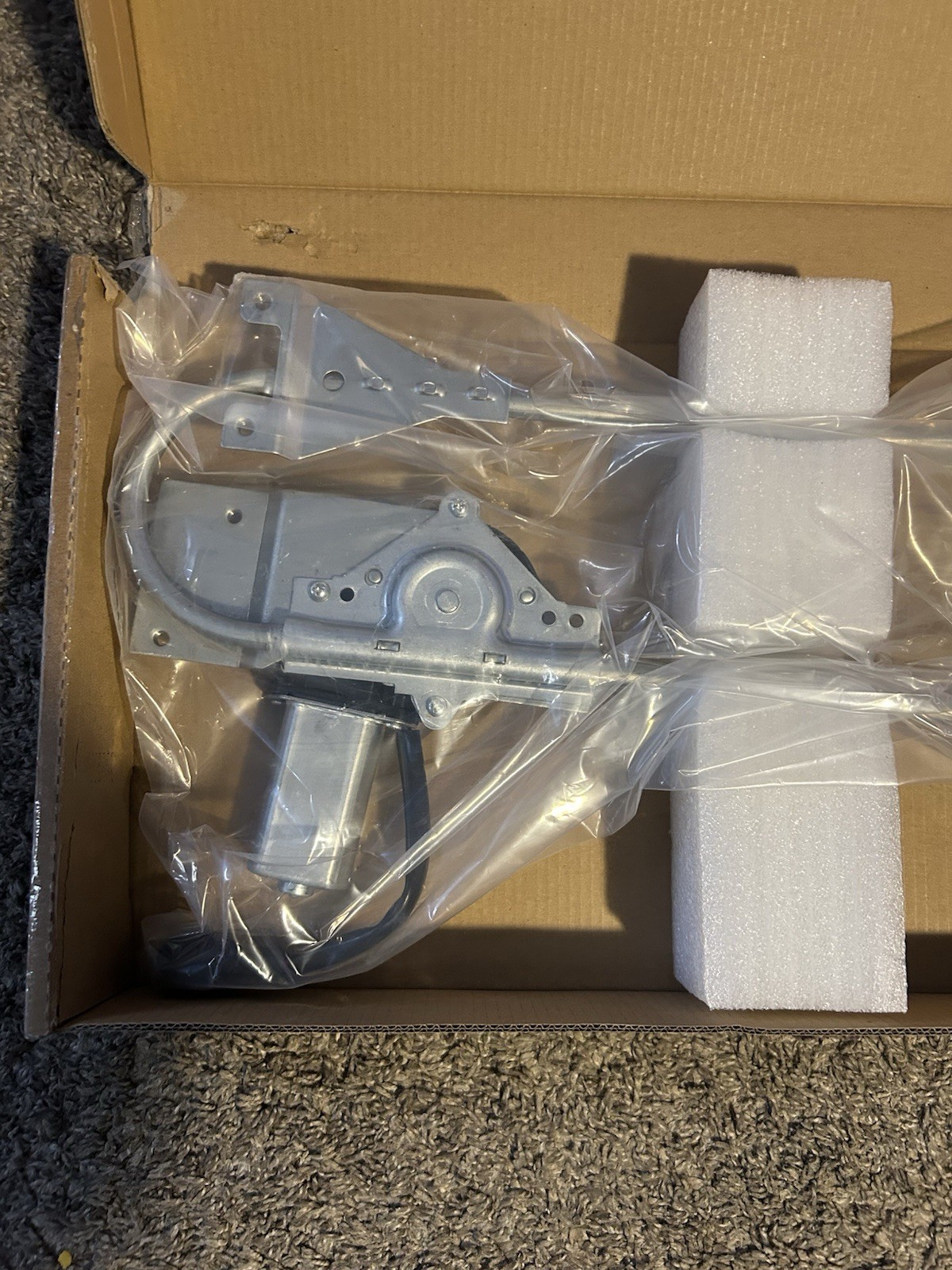 SCITOO Front Right Power Window Regulator w/ Motor For 99-06 Silverado Sierra