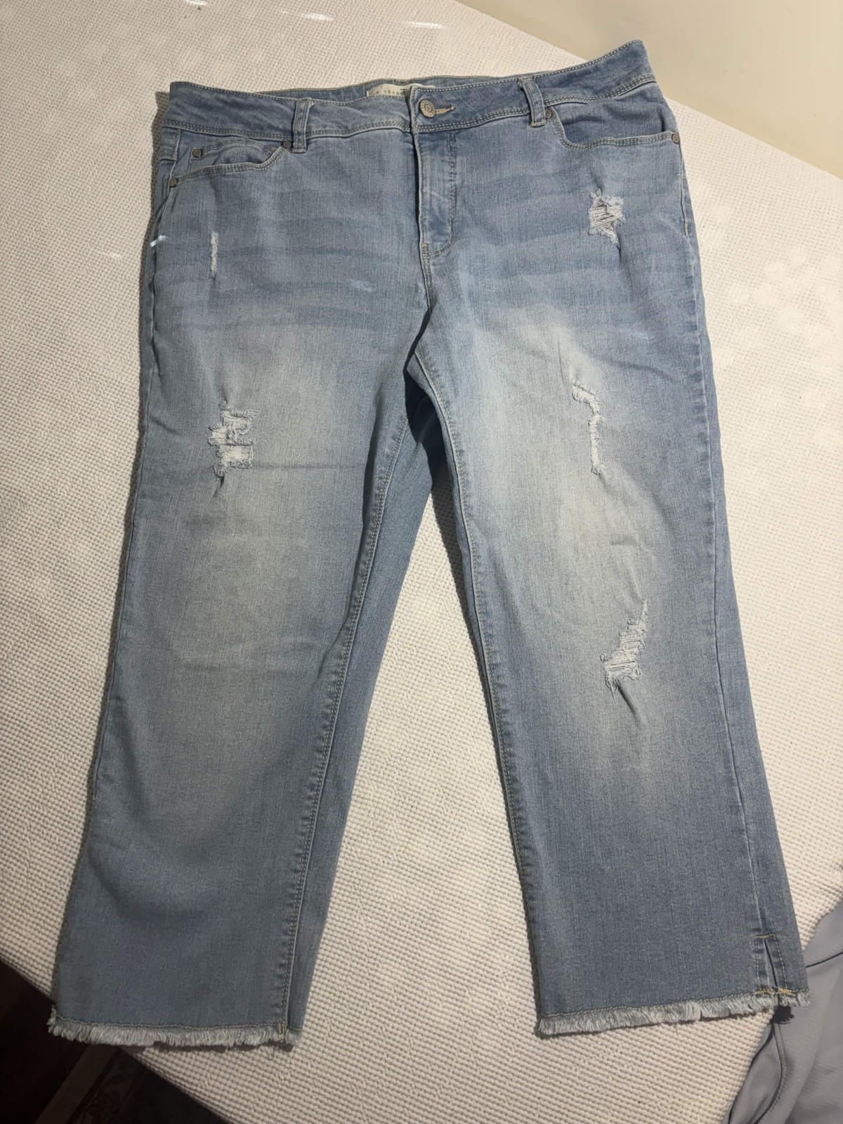 Women's Est. 1946 Distressed Capri Jeans Light Wash Mid Rise - Size 14