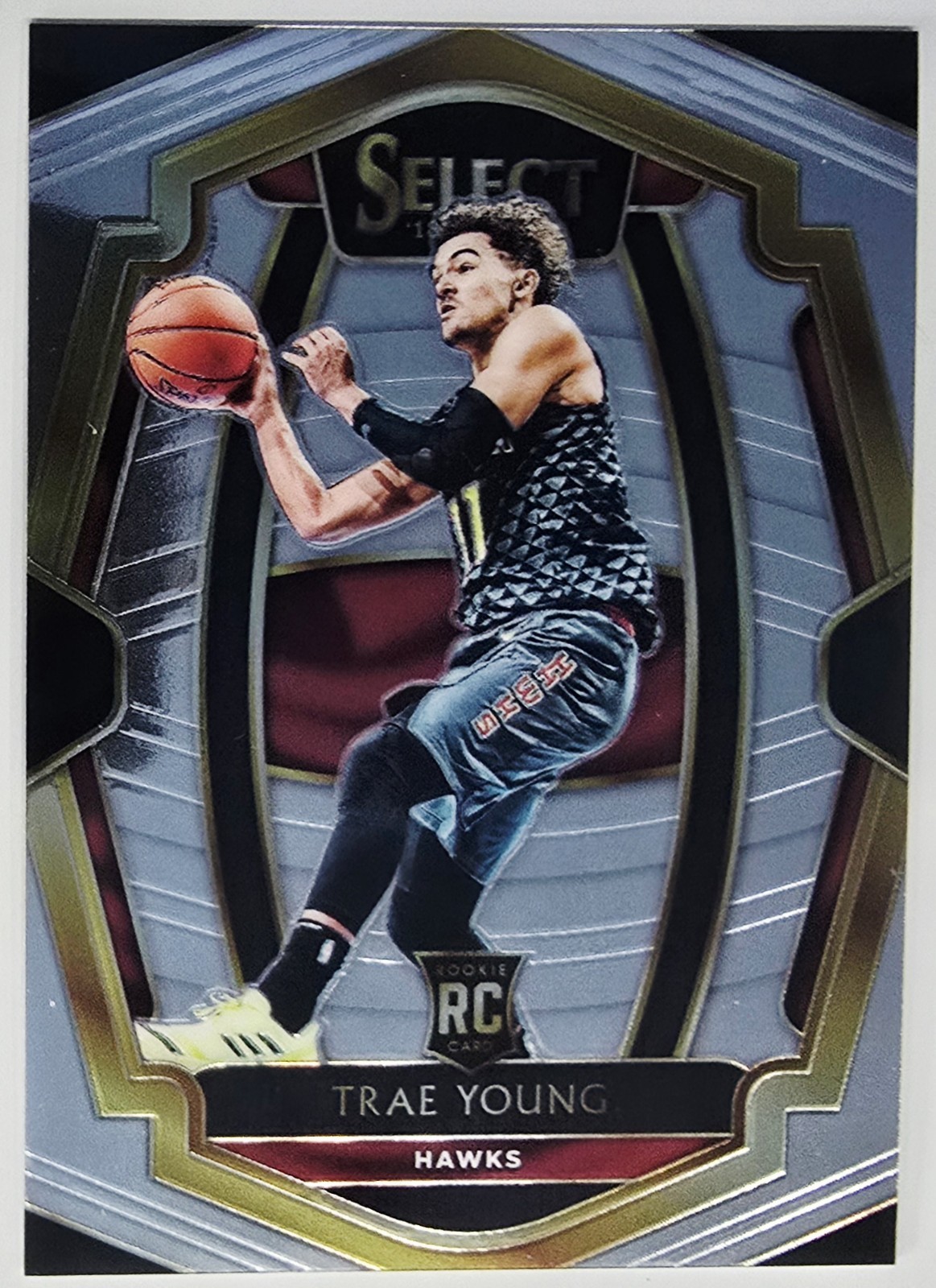 2018-19 Panini Select Premier Level Trae Young #142 Rookie RC Hawks ⚪️✨️