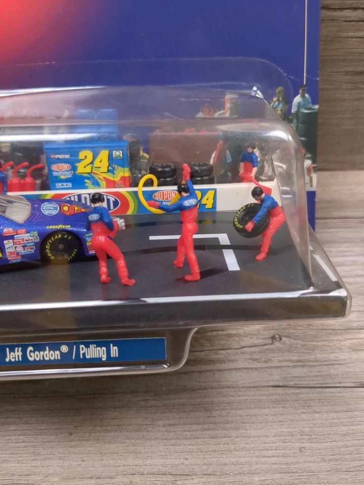 Winner's Circle NASCAR Jeff Gordon Pit Row Series "Pulling In" Diorama Set - Image 3 of 4