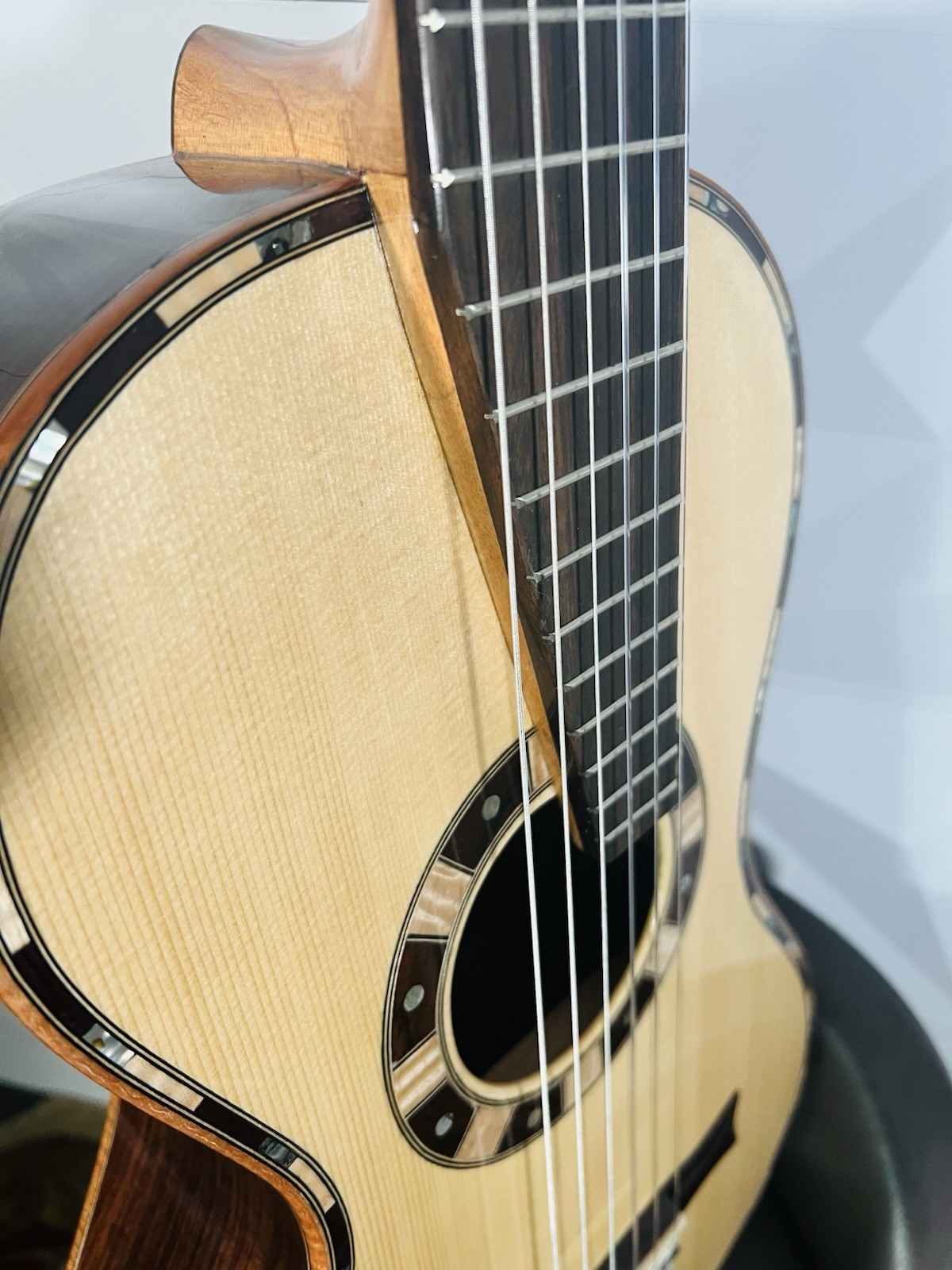 R Rodriguez  Romantic Classical guitar