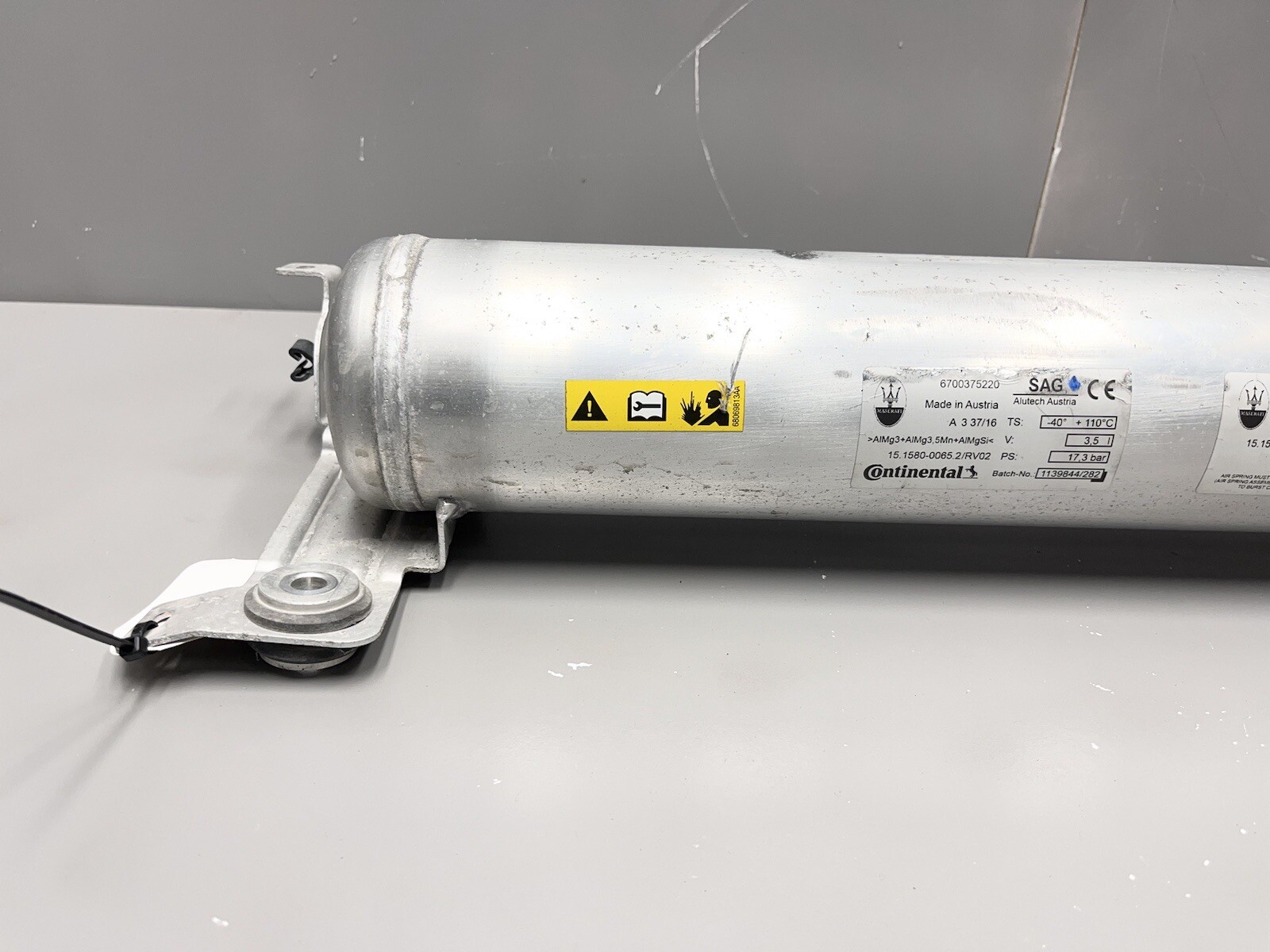 ⭐️2017-2020 MASERATI LEVANTE AIR RIDE SUSPENSION REAR RESERVOIR TANK OEM