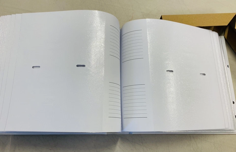 Pearhead Baby Memory Book, Black and Gold Polka Dot — 第 4/4 张图片