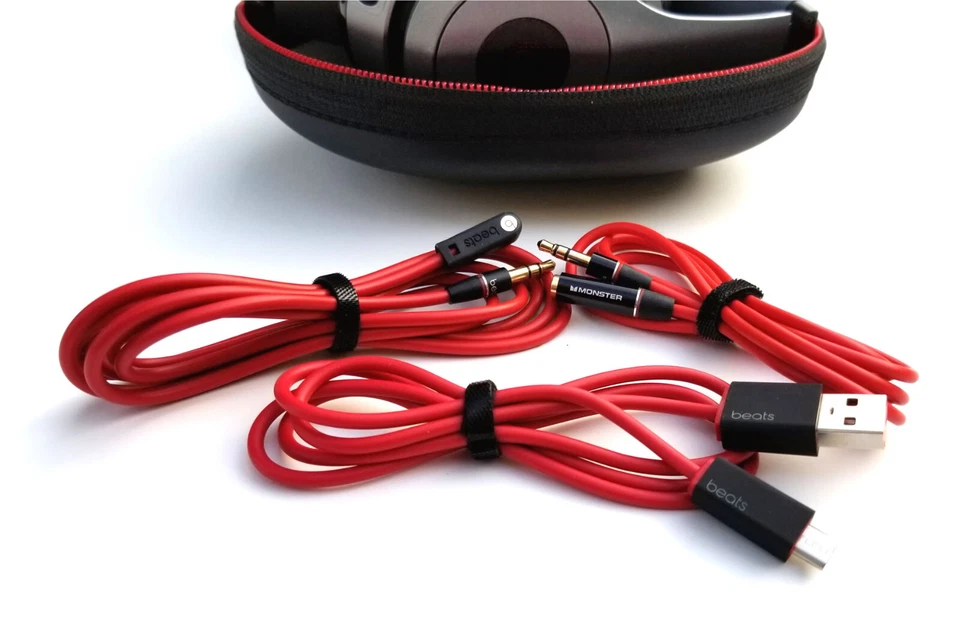 Estuche/bolsa rígida STUDIO 3. Plus 3 CABLES Accesorios para Auriculares Beats STUDIO 3 Foto 2 de 4