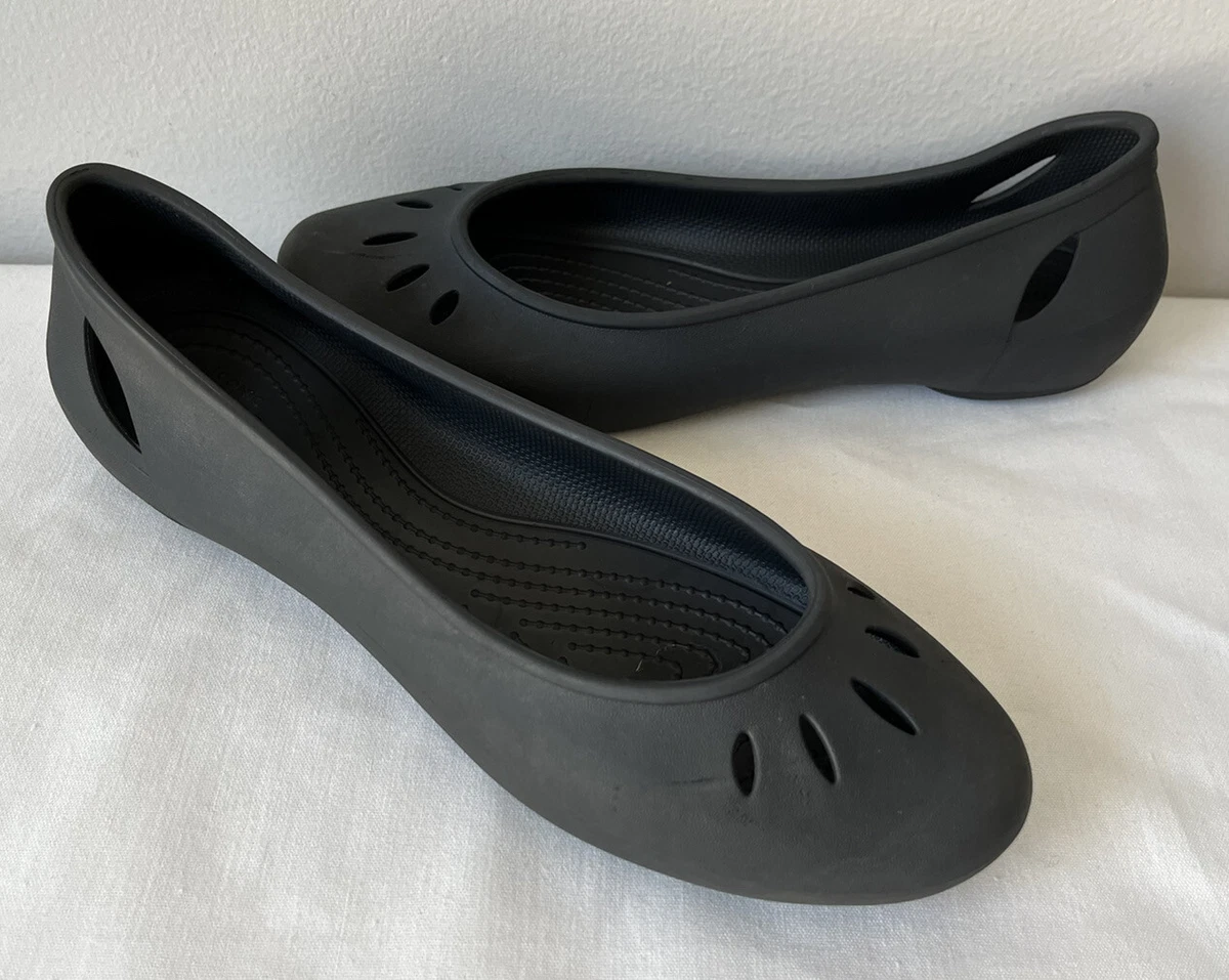 Black flat crocs best sale