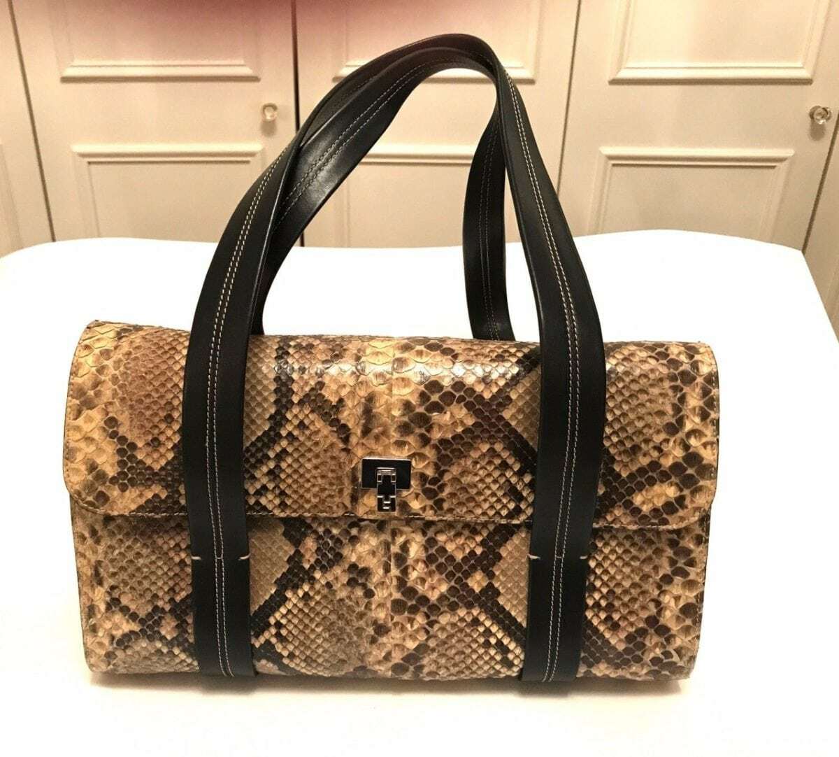 Les six “TAXED dyed leather bag” Les six “TAXED dyed leather bag”