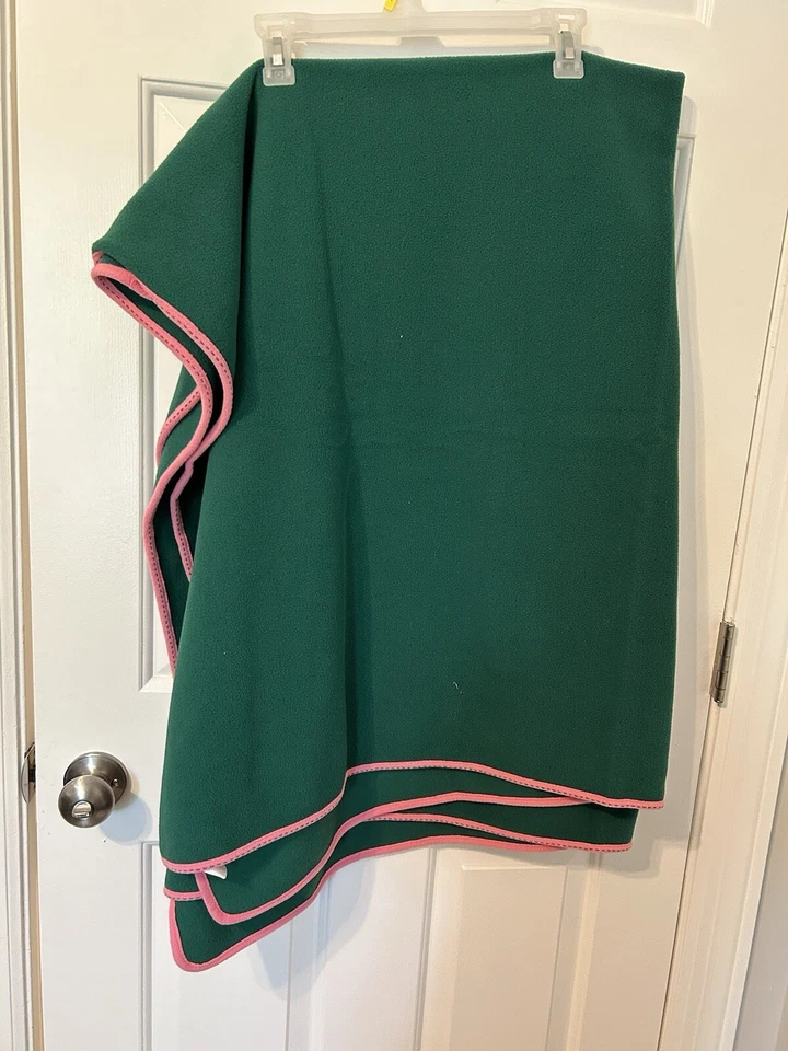 NWT Disney Shopping Green Pink Pooh Eeyore Piglet Fleece Blanket 60" x 50" Sara - Image 3 of 4