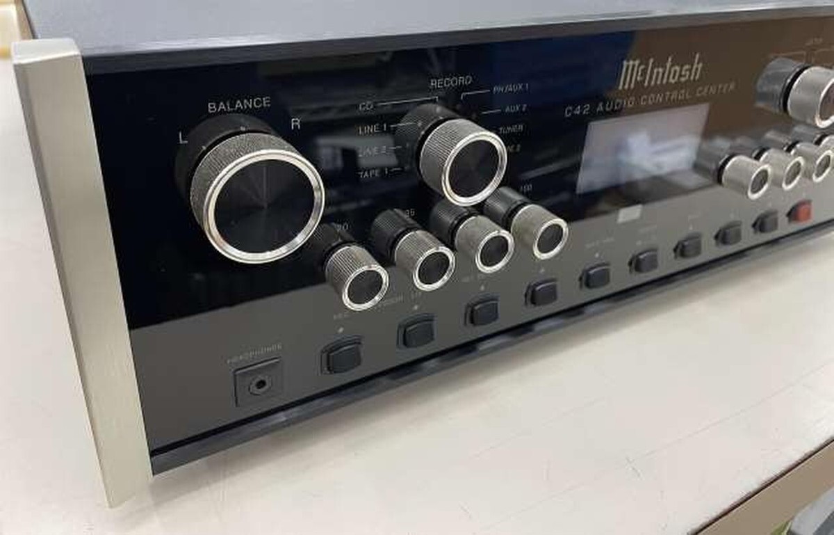 Mcintosh C42 Control Amplifier With power cord & remote control