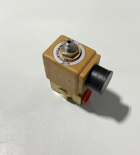 Parker / Lucifer E133K04 Solenoid Valve 24V 9W N13 1 Bar *NEW OLD STOCK*