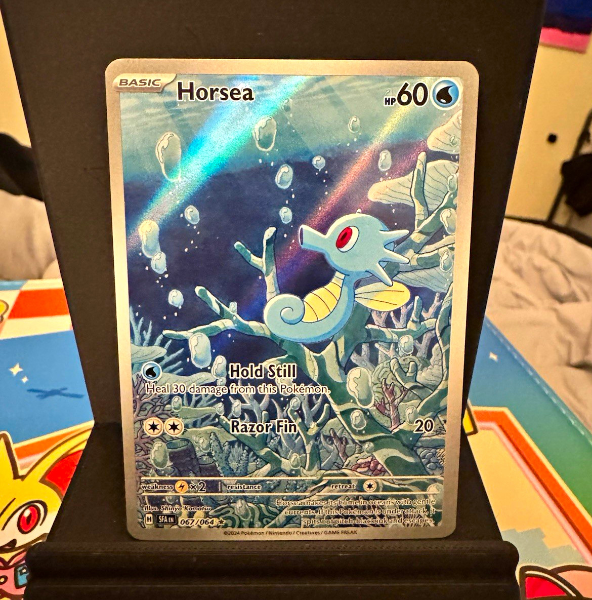 The Pokémon Company Horsea 067/064 Shrouded Fable IR Holo 60 HP English