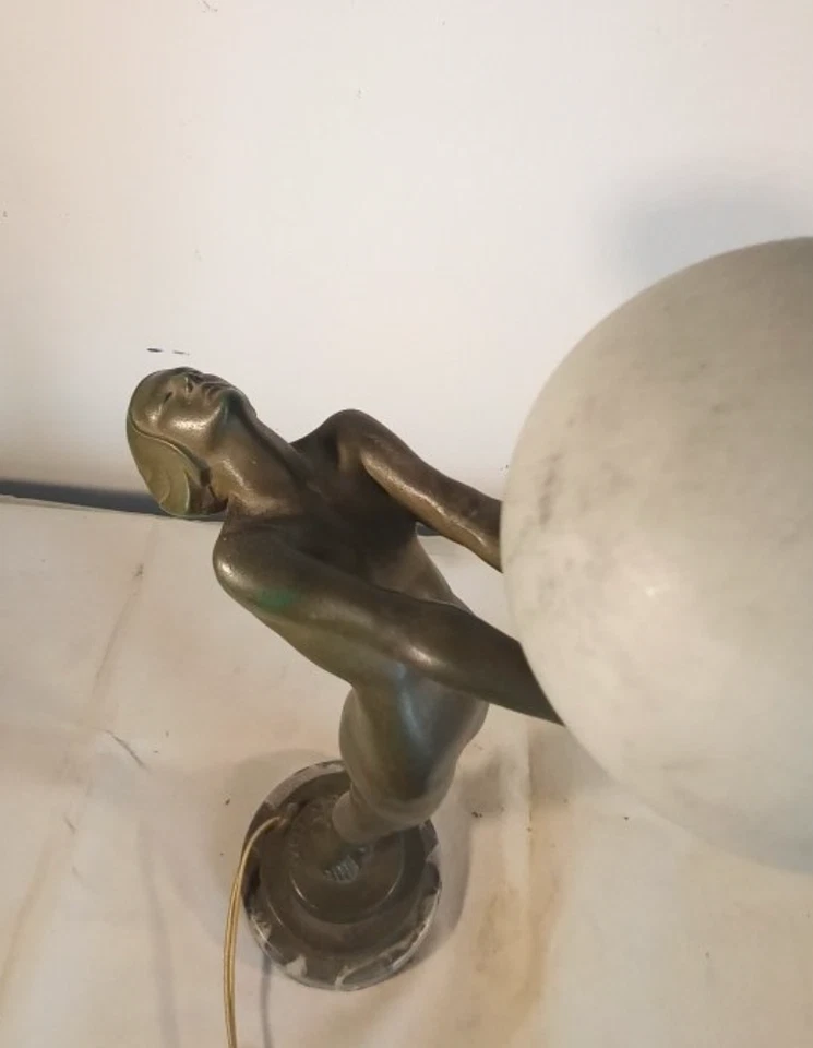 Lampe sculpture “Lueur Lumineuse” de Max Le Verrier – boule opaline Art Déco 193 - Photo 3/4