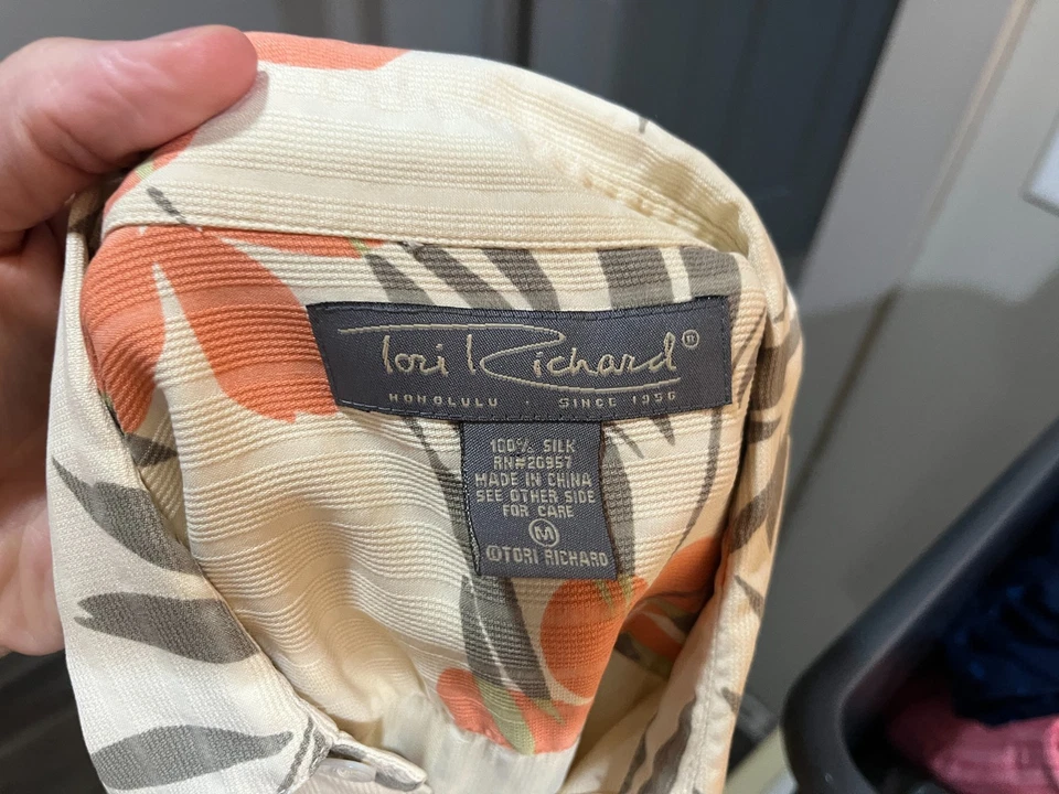 Camisa havaiana Tori Richard masculina bege, laranja e verde 100% seda média M em excelente estado usado - Imagem 4 de 4