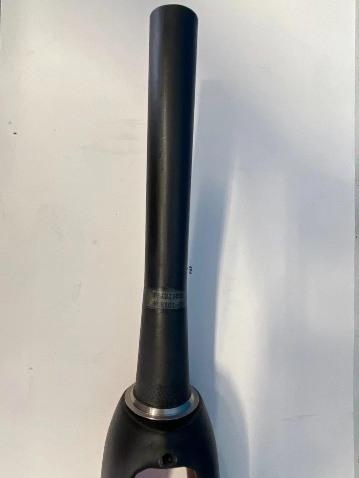 FORCELLA ROAD FULL CARBON  CANOTTO CONICO 1.1/8" - 1.1/2" USATA - Immagine 3 di 4