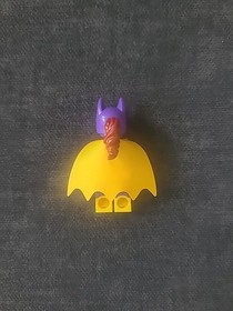 LEGO Super Heroes BATGIRL Minifigure Dark Purple Suit Yellow Cape sh0305 70917