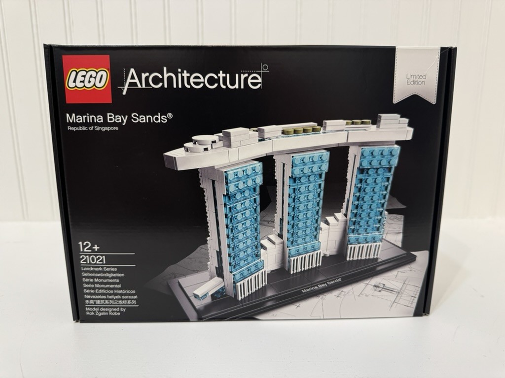 LEGO Architecture 21021 Marina Bay Sands 602pc Retired Sealed Set