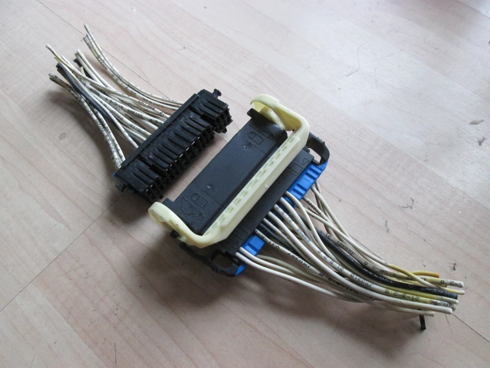 Mack Delphi 30-Pin Electric Connector Set w/ Wiring (22 Pins Used) #M265GJ - Image 2 of 4