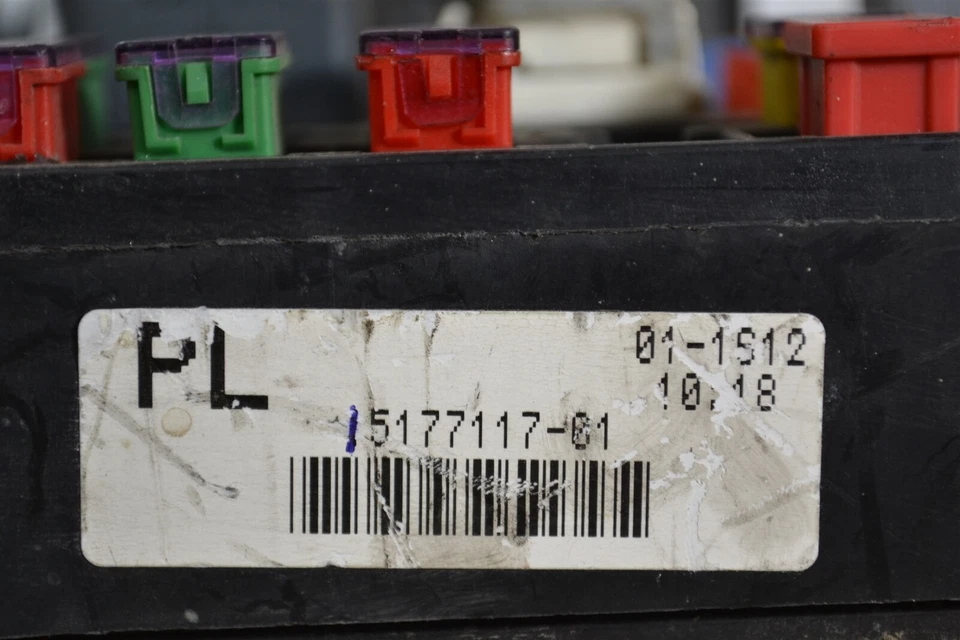 1517711701 Chevrolet Silverado 1500 2003-2006 Fuse Box Relay Module 1C1 263 B5 - Image 2 of 3