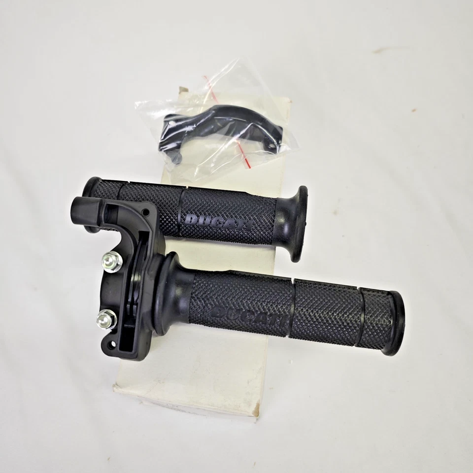 Nuevo juego de empuñaduras de acelerador Ducati OEM 400 800 Scrambler 797 Monster 65420461A Foto 3 de 3