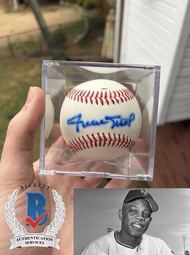 Willie Mays HOF Signed Baseball Autograph Beckett COA