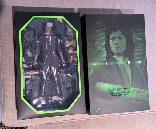Ripley Sideshow figure from ALIEN  MMS366