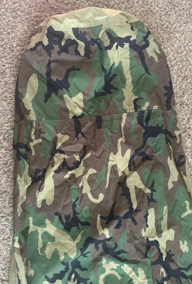 Saco de dormir USGI Tennier Industries MSS Woodland camuflaje impermeable cubierta de vivero Foto 3 de 4