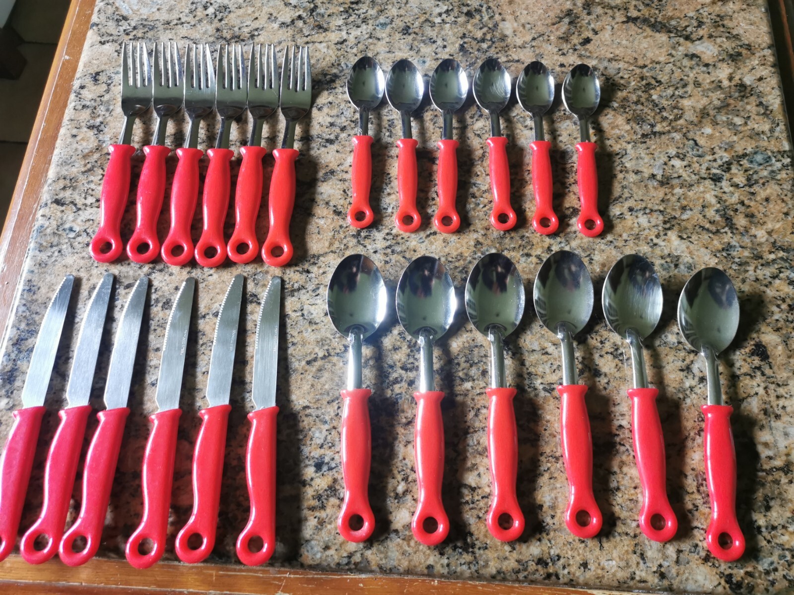 Service de couverts 24 pièces en acier inoxydable anti-rouille manche rouge