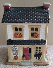 Ceramic Halloween Village House v. nice shape 