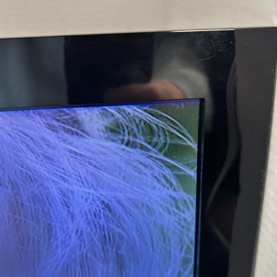 Vizio E261VA 26”  Razor LED 720p HDMI TV With Remote Read - Image 2 of 4