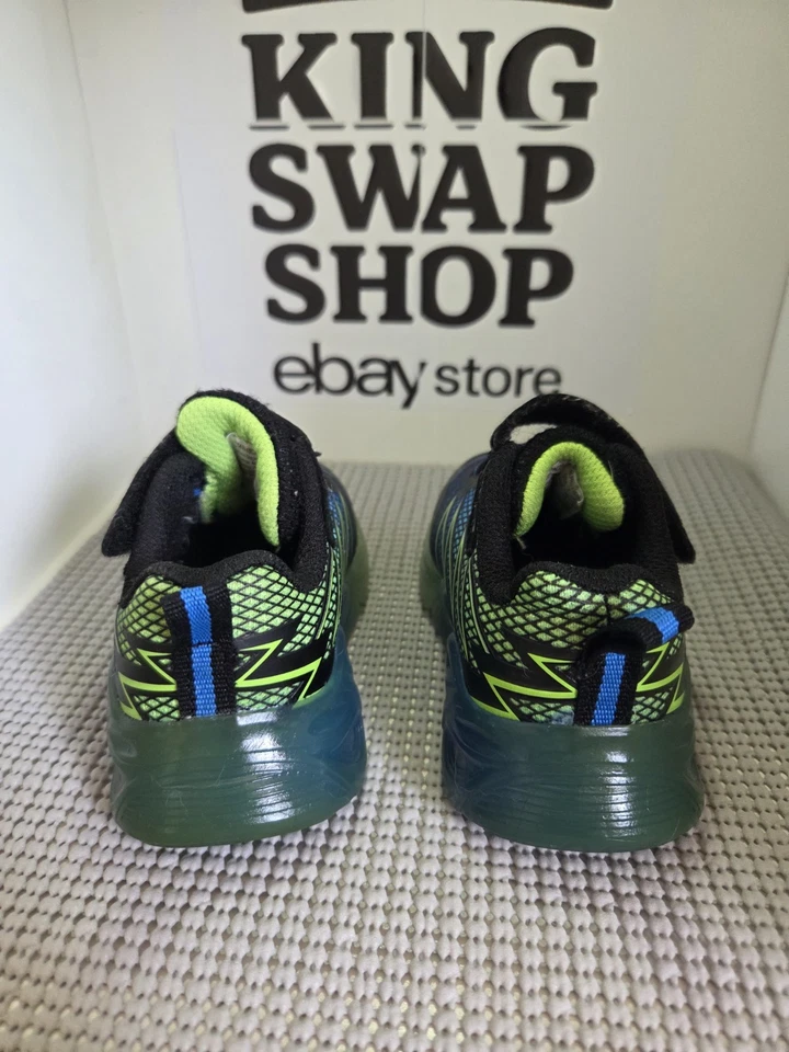 👟 Zapatos iluminados para niños pequeños - Talla 5 (verde y azul) de Athletic Works ✨ Foto 4 de 4