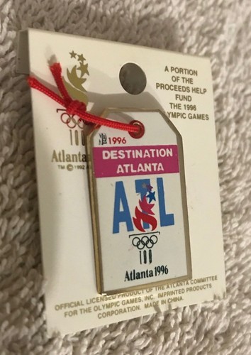 1996 ATLANTA OLYMPICS DESTINATION ATLANTA LUGGAGE TAG PIN BADGE MINT NEW - Picture 3 of 6