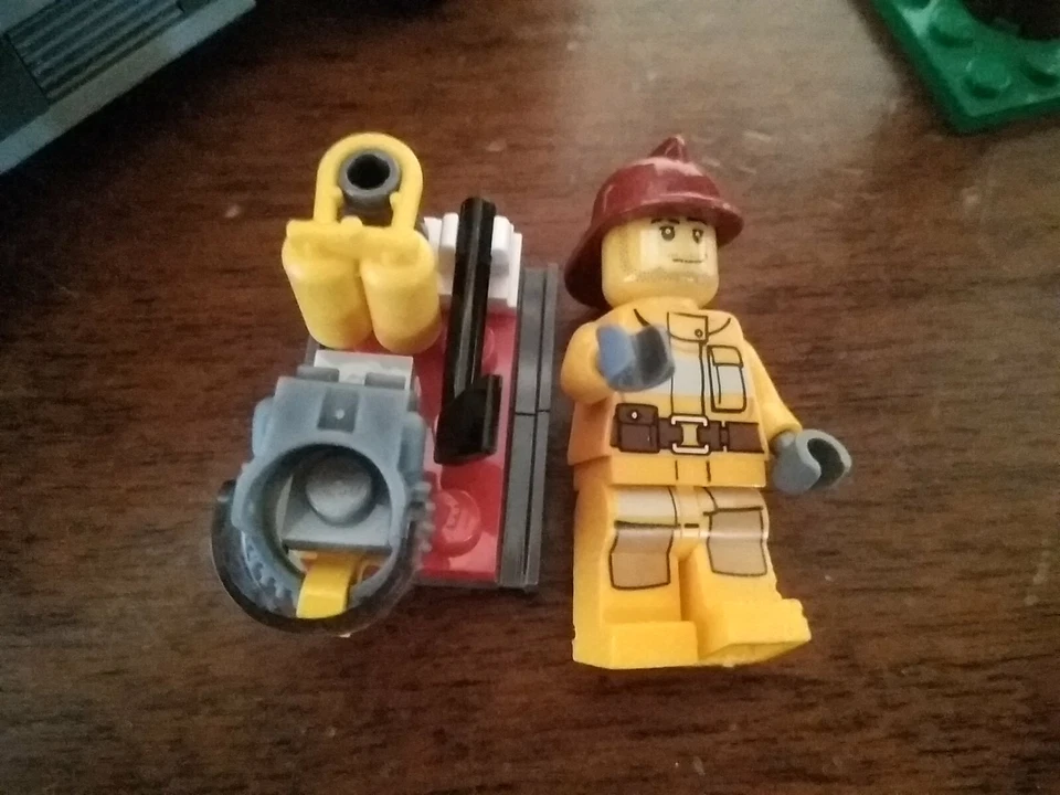 LEGO City 4208 4x4 Fire Truck, foto 2 di 5