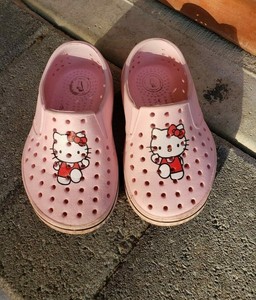 native hello kitty sandals
