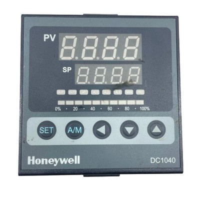  DC1040CT-302000-E PID Temperature Controller 4-digit 7 segment display #T8