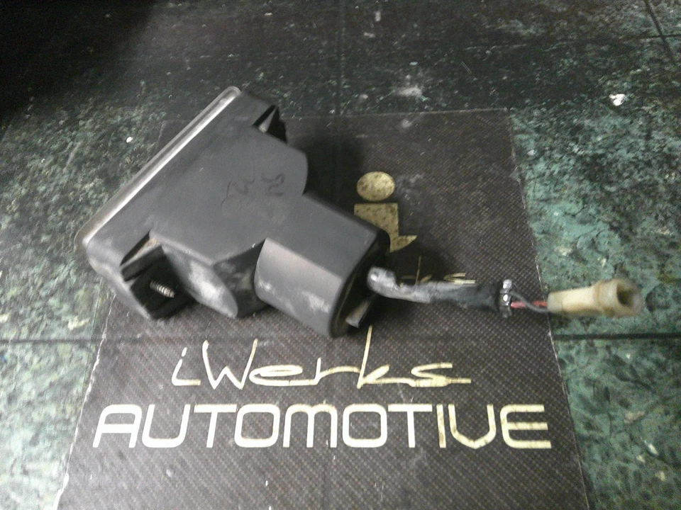 1-83-84 Nissan Datsun 720 Pickup Camioneta Parachoques Trasero Conjunto Luz Inversa Inferior Foto 4 de 4