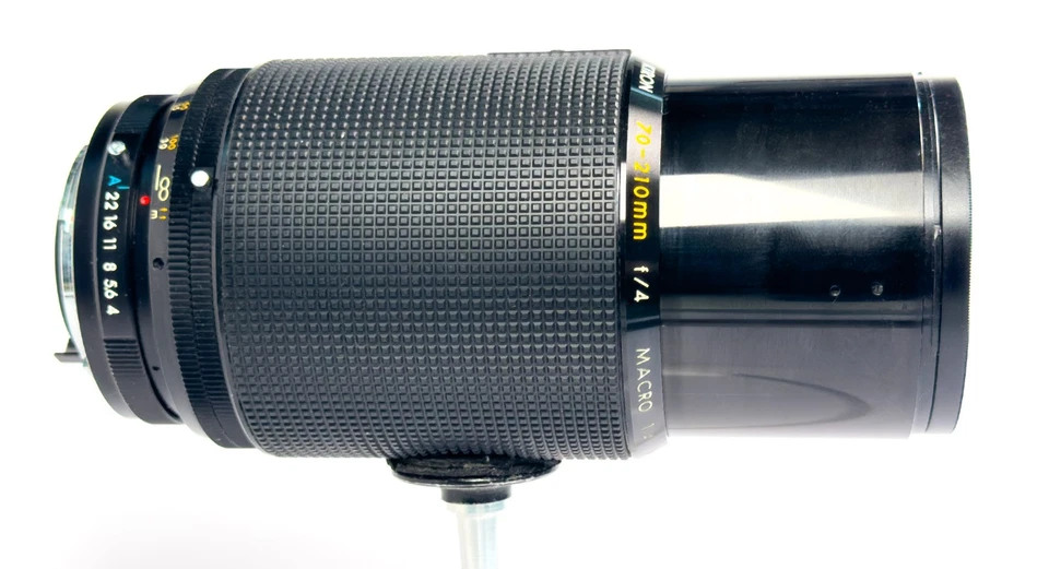 Kiron 70-210mm f4 Zoom Macro lens for Canon DSLR, Clean & Tested - with Adapter - Image 2 of 4