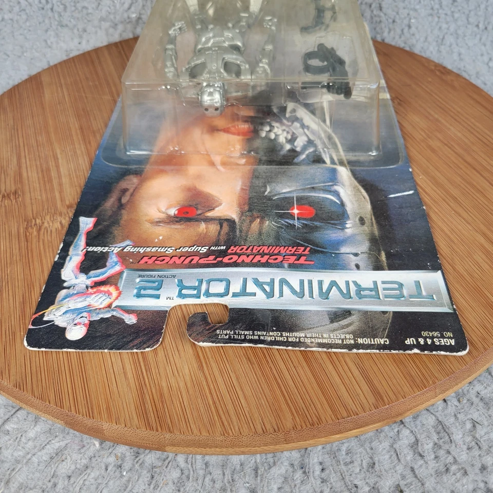 Terminator 2 TECHNO-PUNCH T-800 action figure 1991 Kenner new MOC Judgment Day - Image 4 of 4