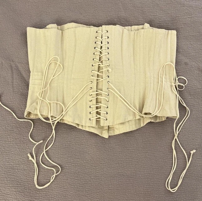 19 世纪 60 年代维多利亚紧身胸衣手工鸭布帆布复制品 — 第 4/4 张图片