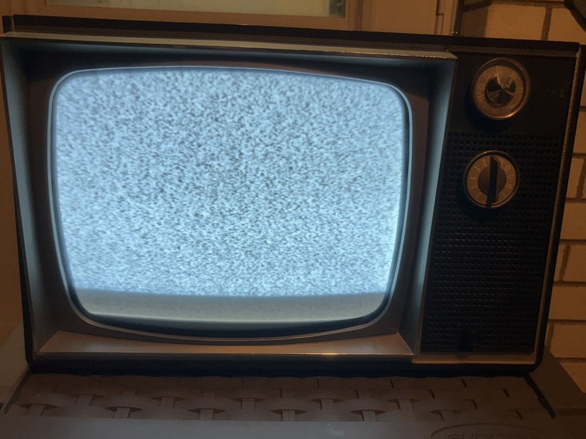 Zenith 1970s Vintage Television E1335-3 Retro Yellow Cream Antenna